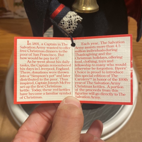 Byers’ Choice Ltd. Woman Bell Ringer With Kettle. - Picture 9 of 17